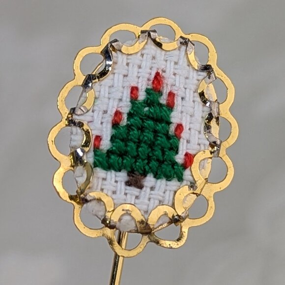 Vintage Needlepoint Christmas Tree Stick Pin Stickpin Gold Metal - Picture 5 of 9